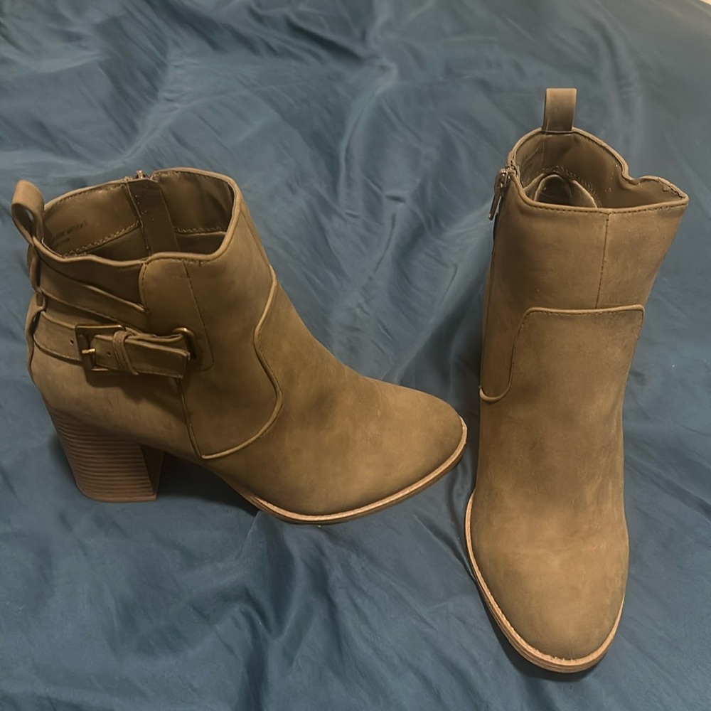 Charlotte Russe- Carl